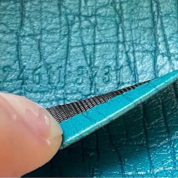 Gucci Authentic Vintage Tan Mono Key Holder with Turquoise Interior and Pocket - Picture 15 of 15